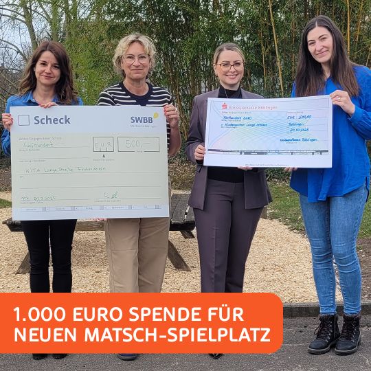 Übergabe einer Spende der SWBB für eine Matschküche an die Kita Lange Straße