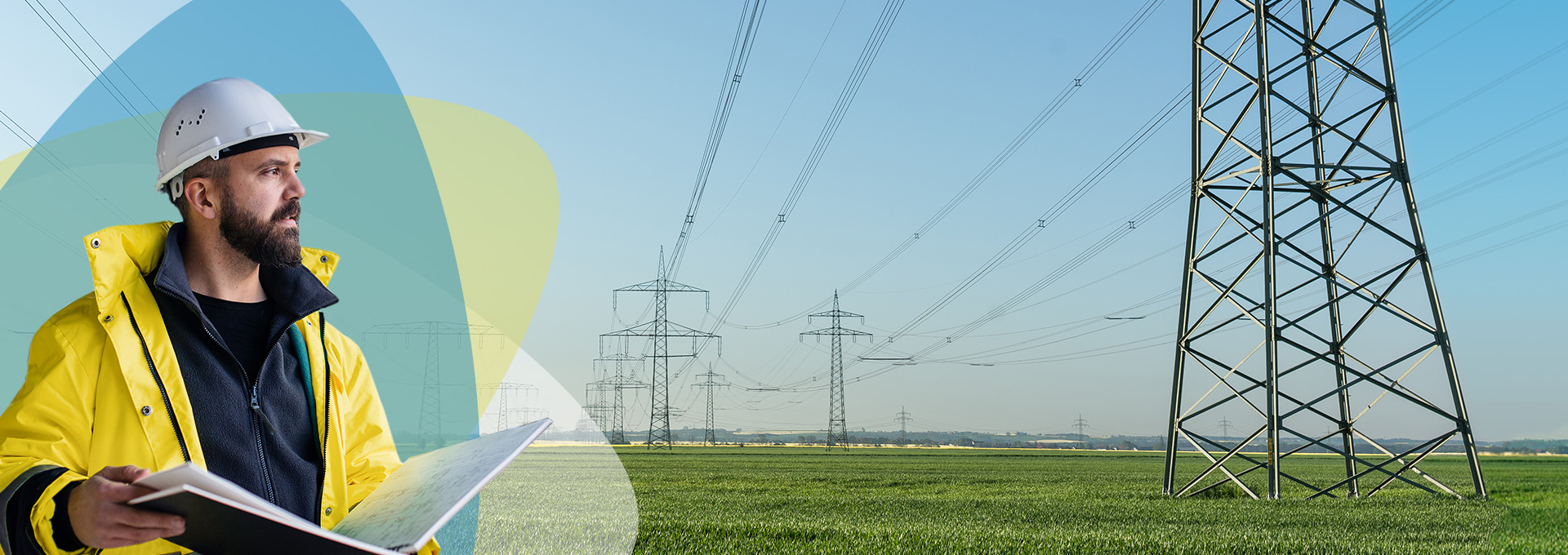 Mann mit Arbeitshelm und Mappe in der Hand auf bunten SWBB Sphären. Neben ihm sind mehrere Strommasten auf einer großen Wiese zu sehen.